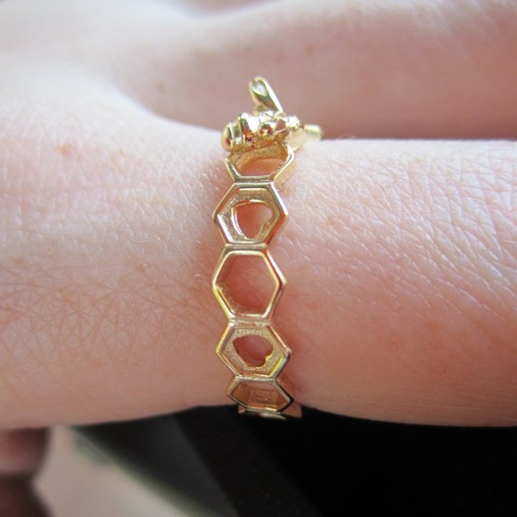 Beautiful Bumble Bee collection Ring - Picture 2 of 5